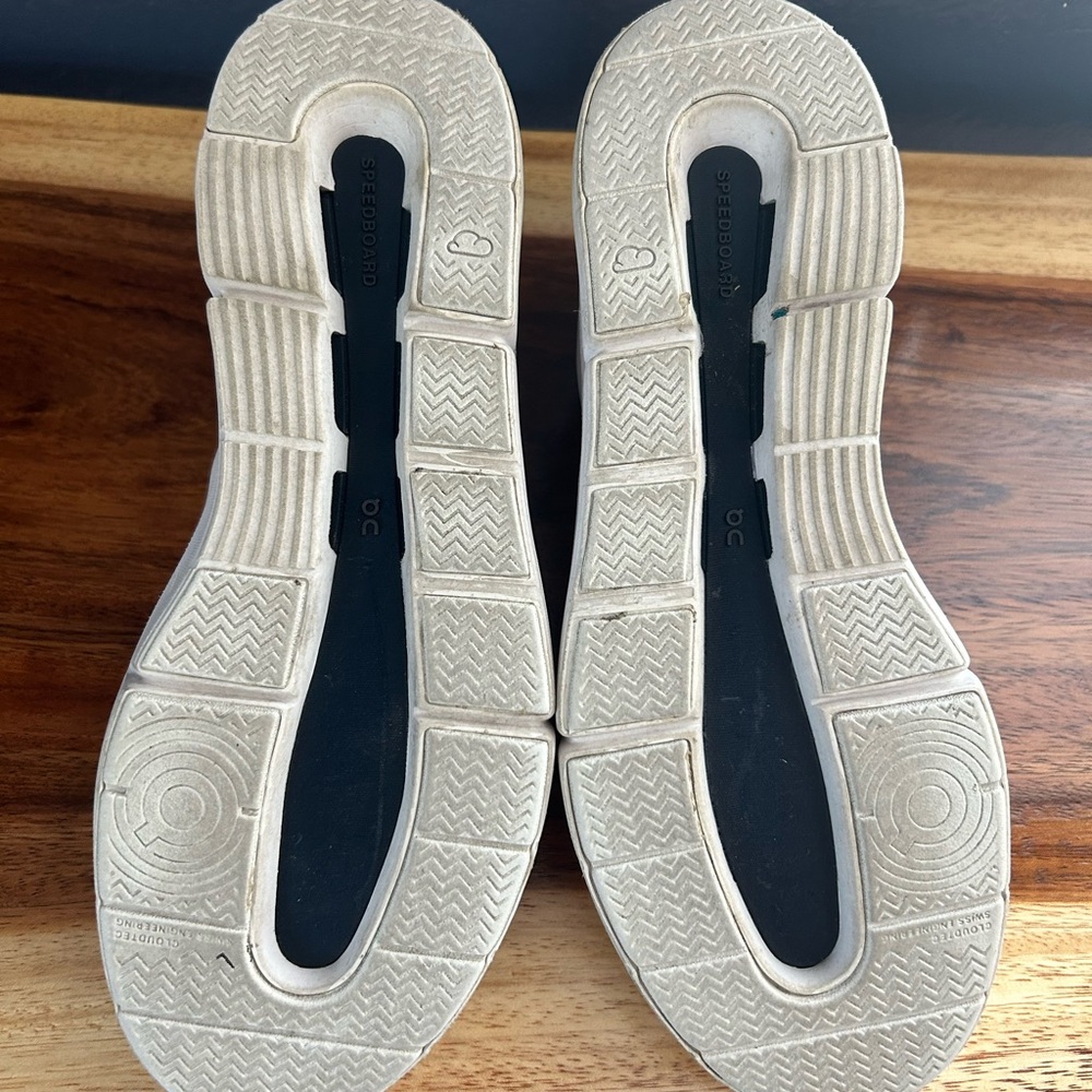 On cloud sneakers - Picture 7 of 10
